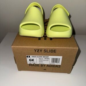 Toddler Yeezy Slides